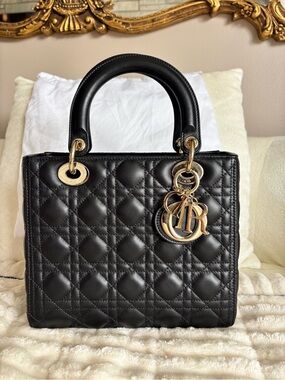 🫵Dior Black Quilted Medium Lady Dior GHW
